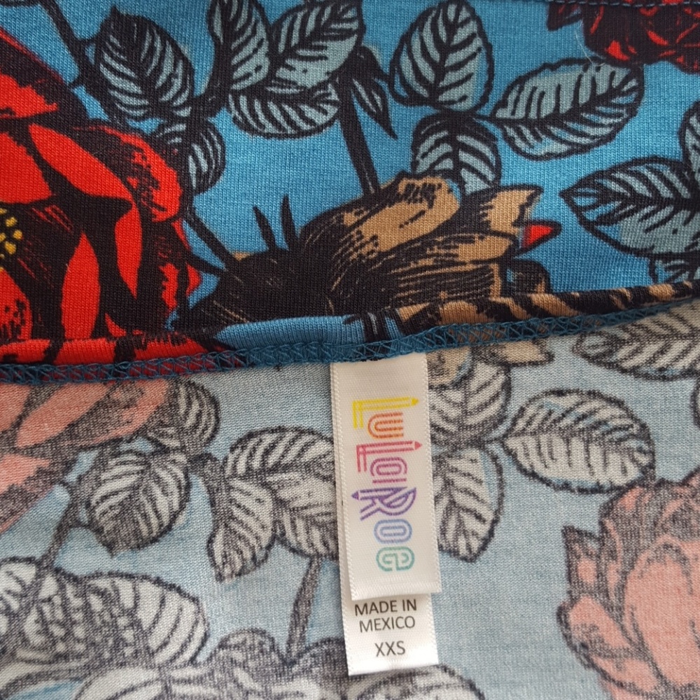 Lularoe New Rose Classic T Top NWT - Picture 4 of 6